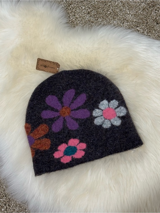 NATURAL LIFE Accessories - NWT Natural Life Women’s Floral Knit Dark Gray Wool Blend Beanie Hat One Size